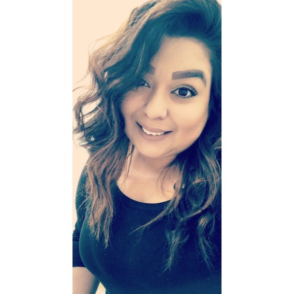 Meet your Posher, Jennifer - Picture 2 of 3